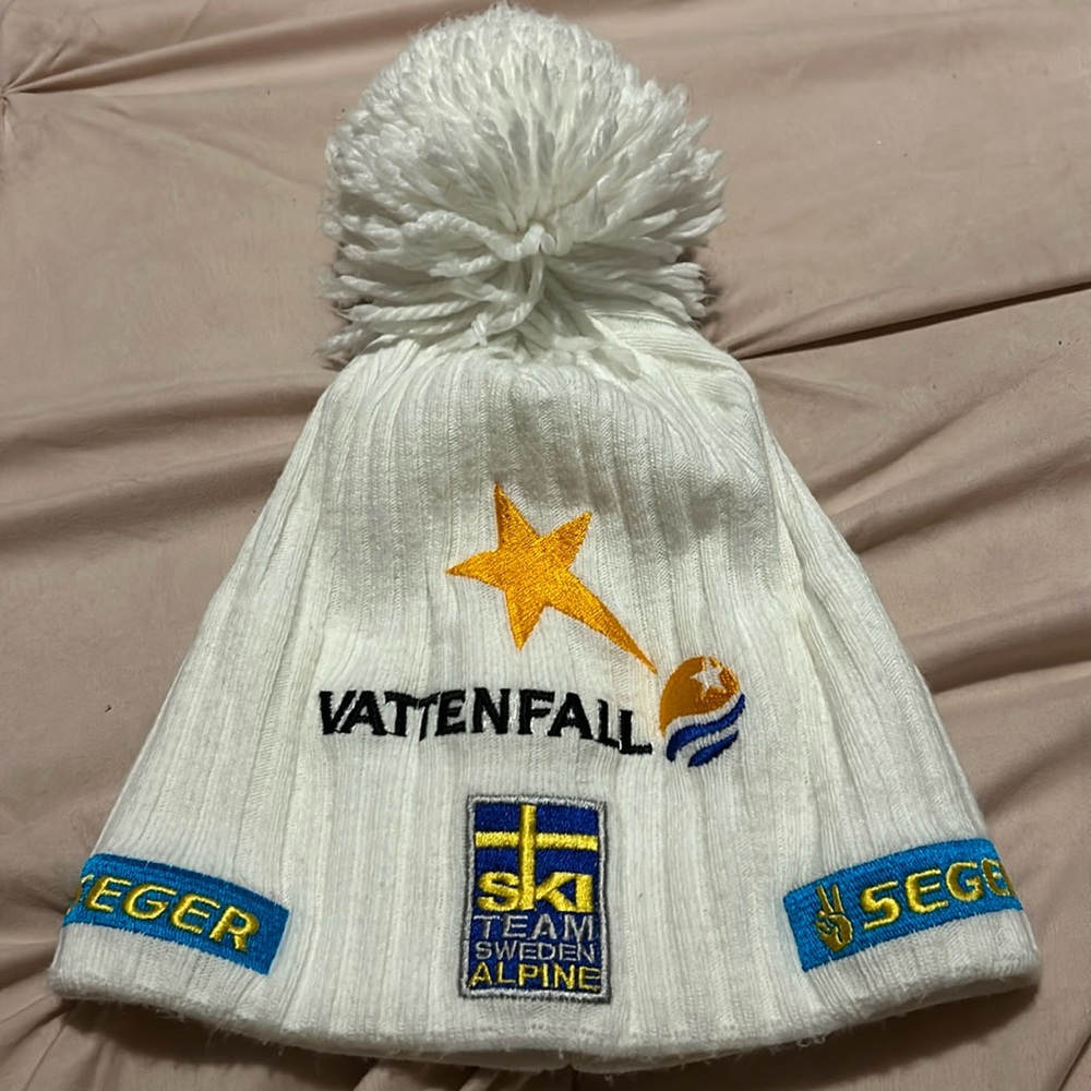Unique Unisex Seger Ski Cap With Pom Pom